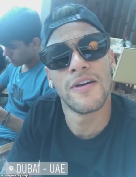 Neymar sempre più vicino al Psg: è atterrato a Dubai!